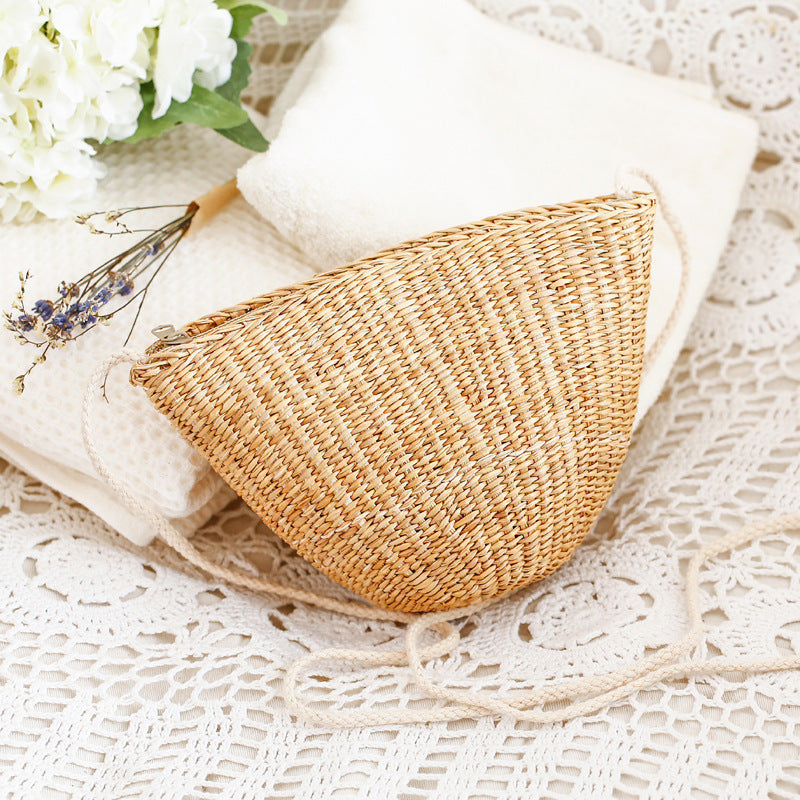 Handcrafted straw clutch with elegant design Kalsten