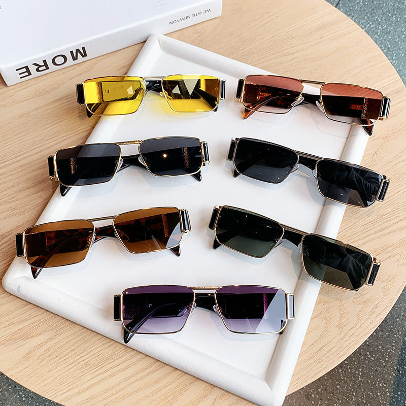 Women's designer sunglasses with luxurious frame and trendy cut Kalsten