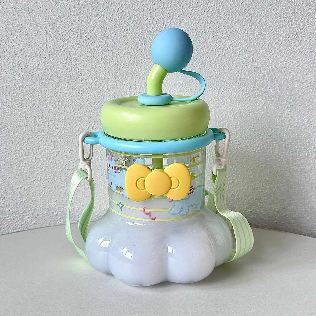 Women's water bottle with integrated silicone carrying handle and playful design Kalsten