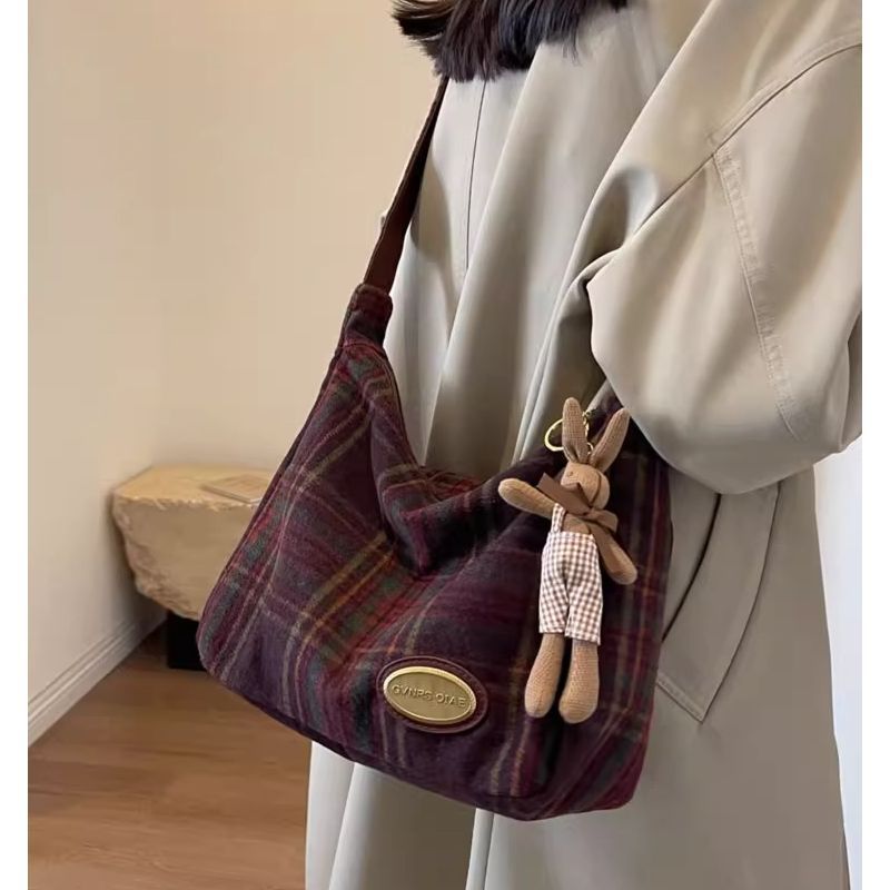 Cozy Plaid Shoulder Bag Kalsten