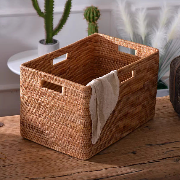 Women rectangular storage basket made of natural material Kalsten