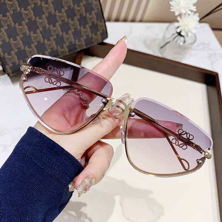 Ladies extravagant sunglasses with modern, geometric frame Kalsten