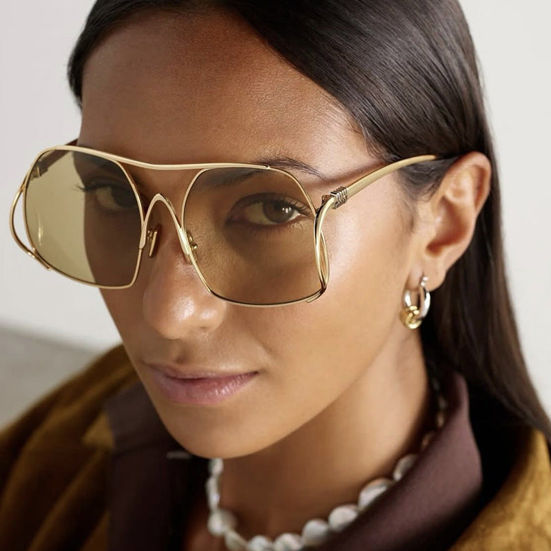 Women's geometric sunglasses with narrow metal frame and brown lenses Kalsten