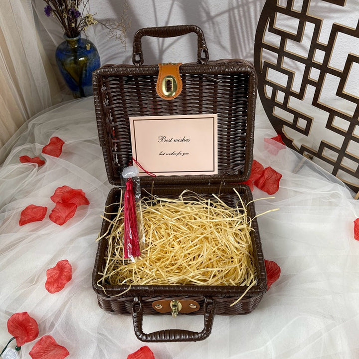 Women stylish and decorative gift basket case Kalsten