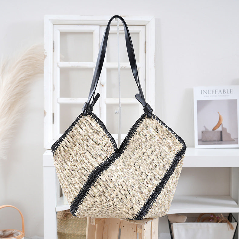 Handbag made of braided natural material with contrasting leather handles Kalsten