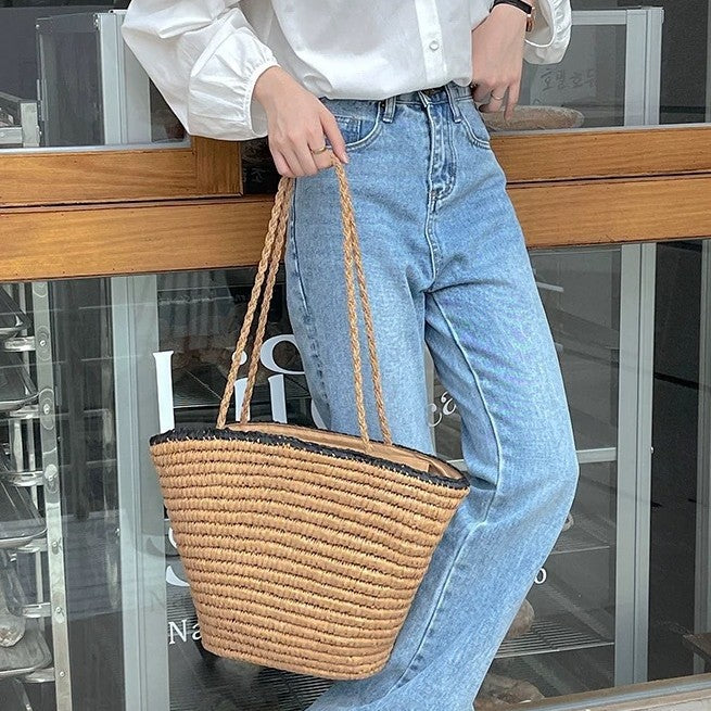 Handmade beach bag with wide bottom and sturdy handle Kalsten