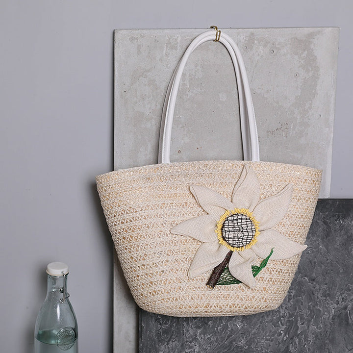 Straw bag with romantic floral pattern Kalsten