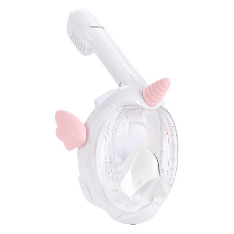 Diving mask with curved field of view and flexible silicone frame Kalsten