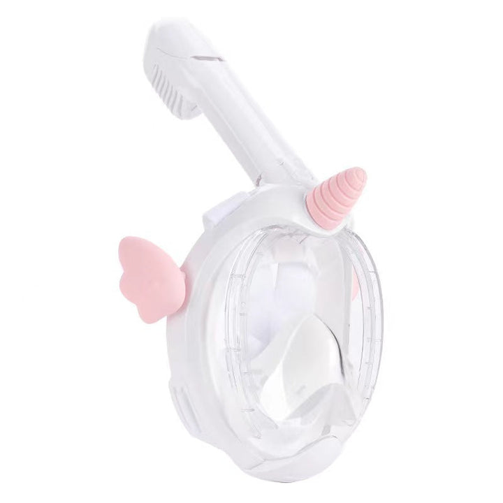 Diving mask with curved field of view and flexible silicone frame Kalsten
