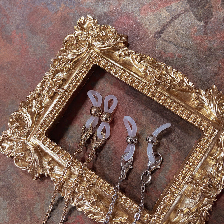 Elegant jewelry holder chain with red accents Kalsten