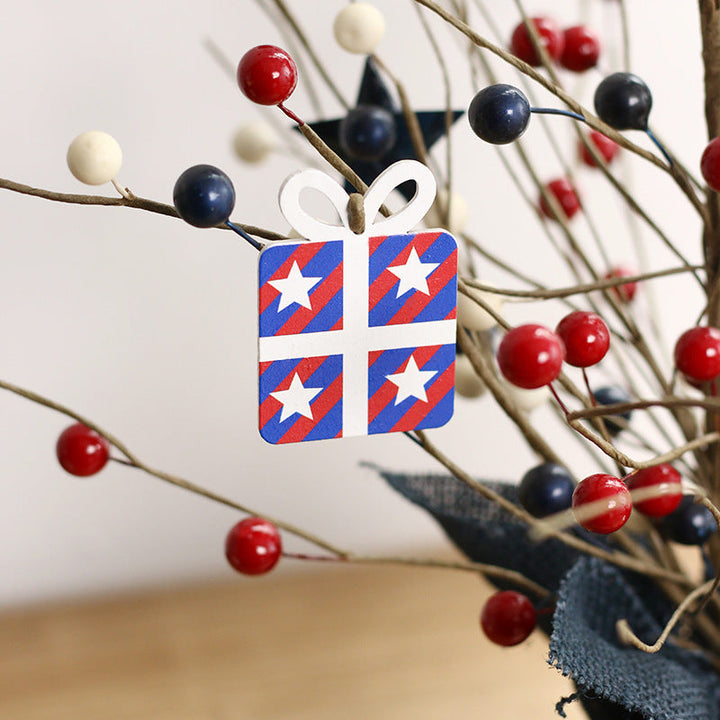 Unisex rustic table arrangement with star and berry branches as focal decoration Kalsten