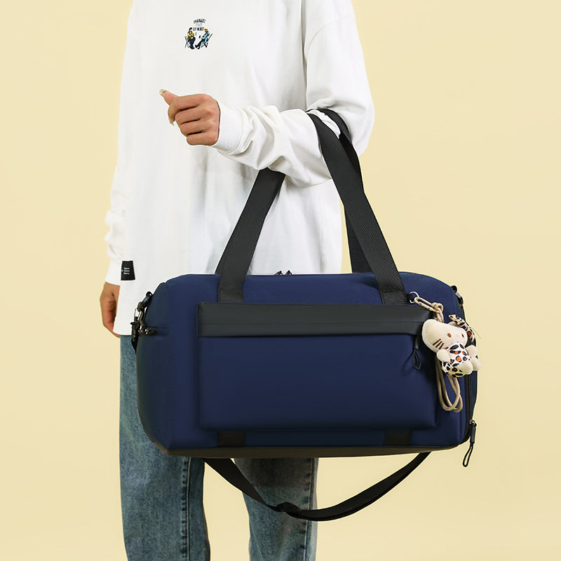 Sporty duffel bag with practical compartments and removable shoulder strap Kalsten