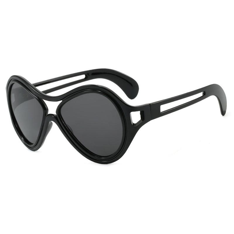 Women's vintage-inspired sunglasses with distinctive frame and UV protection Kalsten