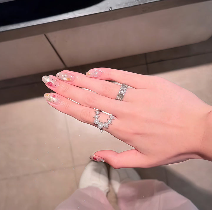Artificial nails with glamorous accents Kalsten