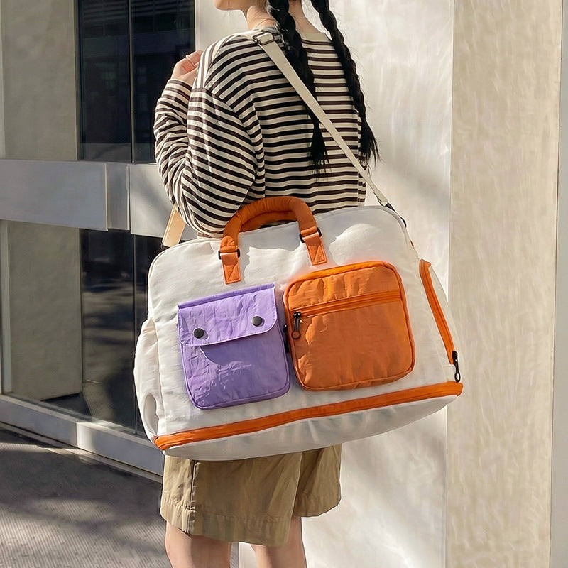 Sporty travel bag with multiple pockets and adjustable shoulder strap Kalsten