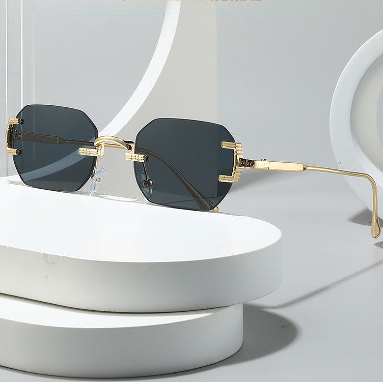Ladies fashionable sunglasses in elegant geometric style Kalsten