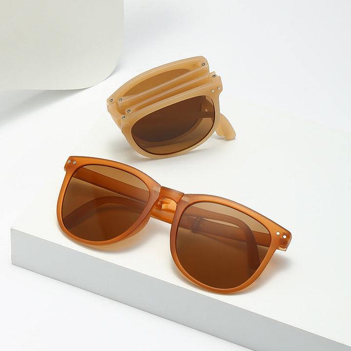 Ladies trendy sunglasses with multifaceted frame Kalsten