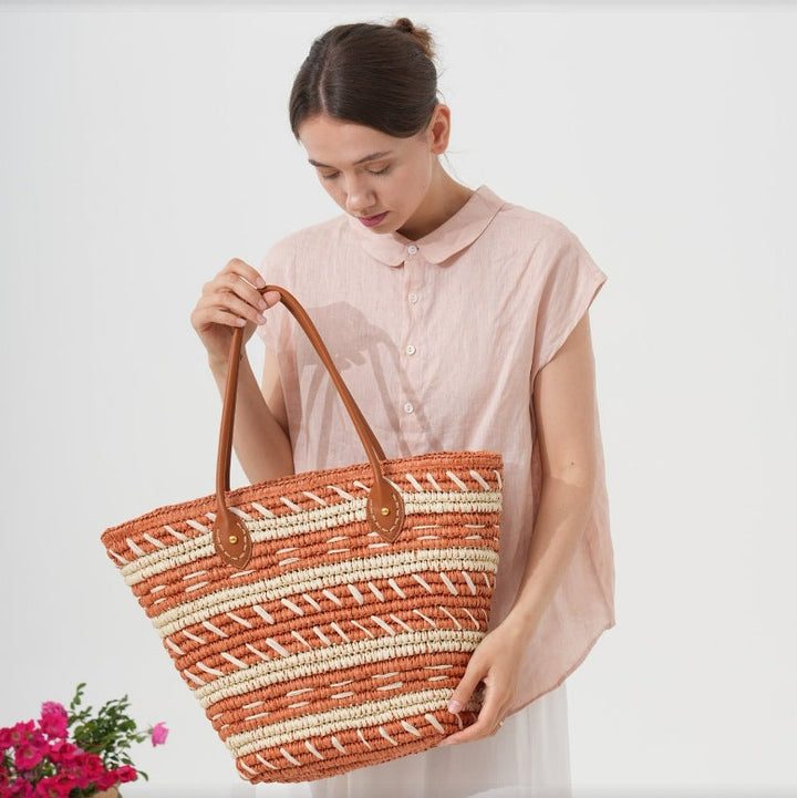 Beach bag made of braided natural material Kalsten