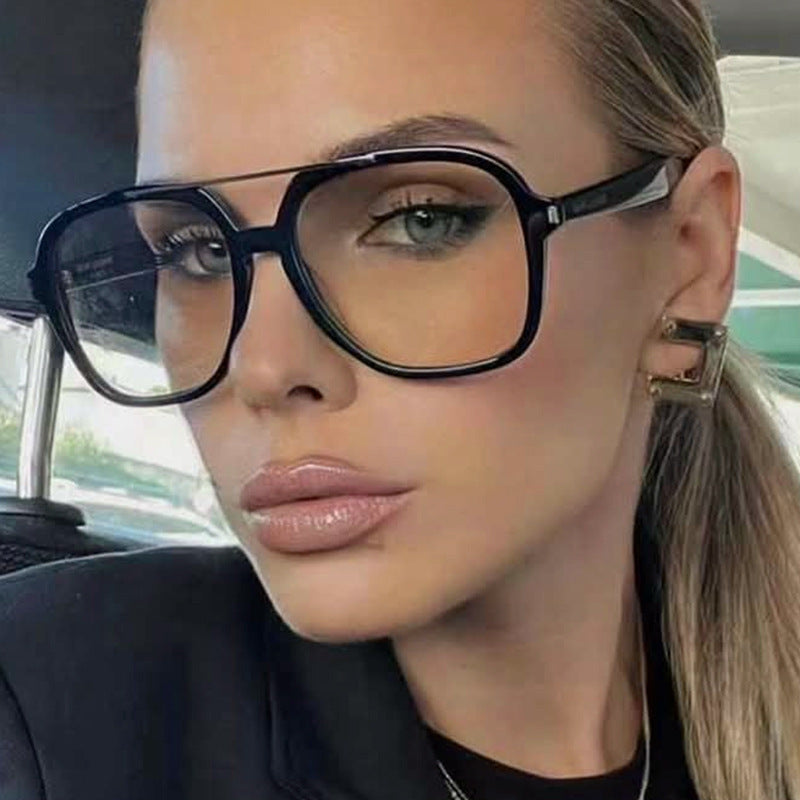 Women's square sunglasses with protective UV filter and elegant frame Kalsten