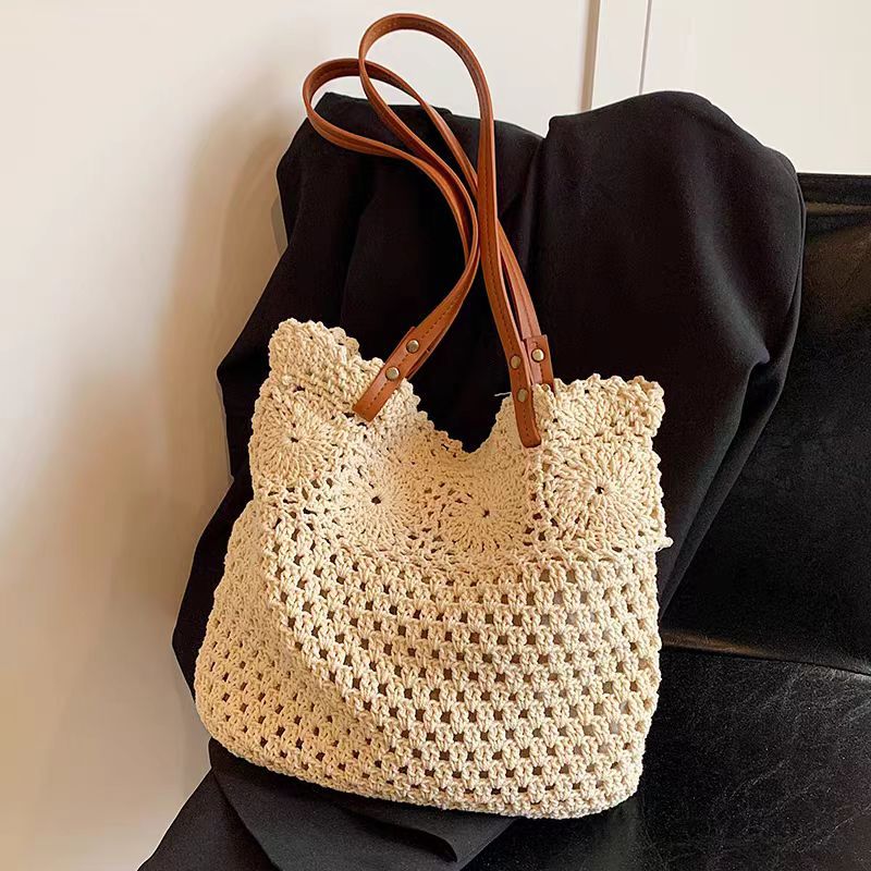 Crocheted tote bag with natural accents Kalsten