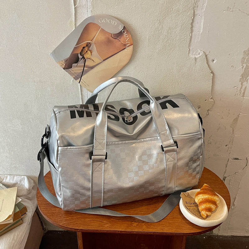 Sporty travel bag with water-repellent outer material and extensive interior organization Kalsten