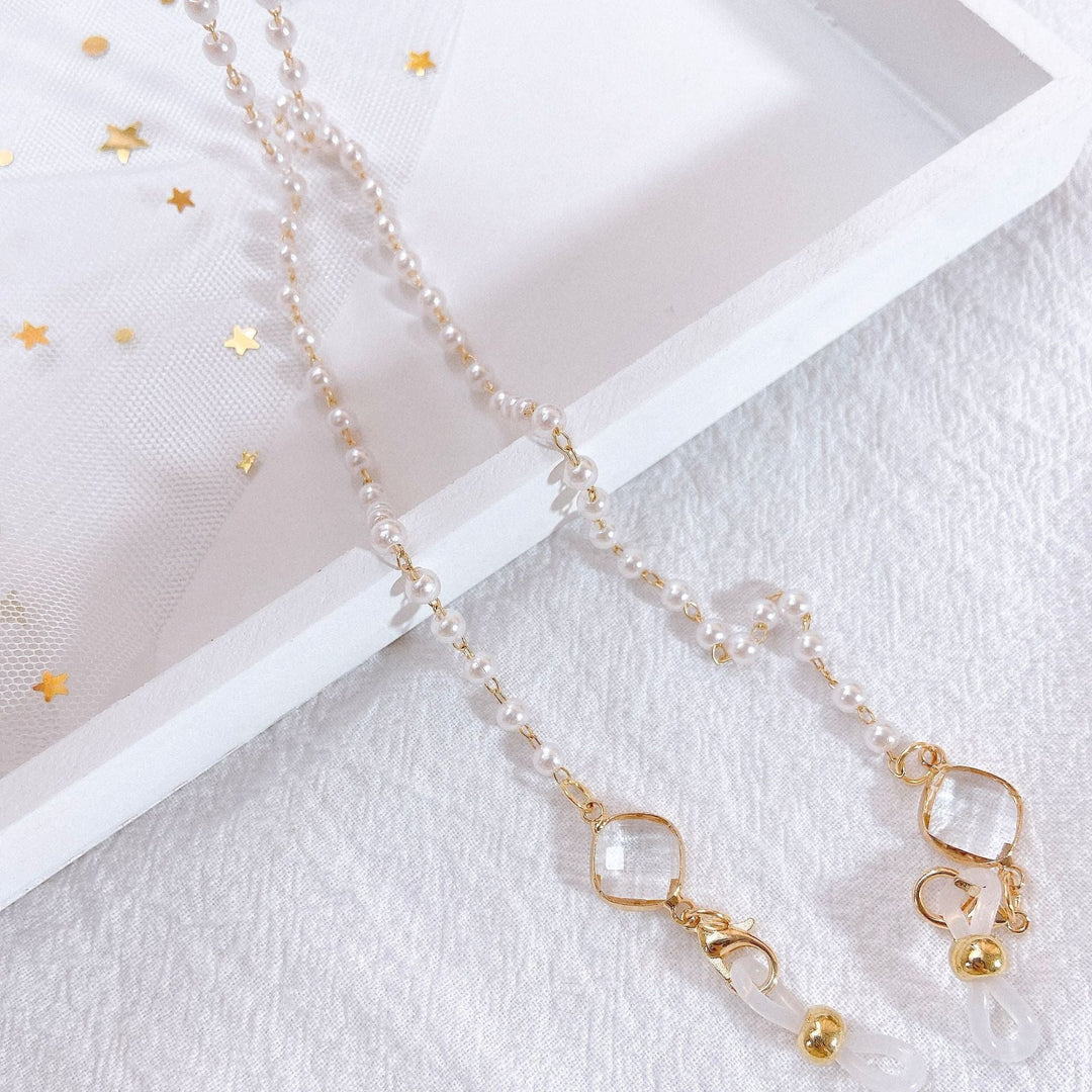 Elegant pearl necklace with golden accents Kalsten