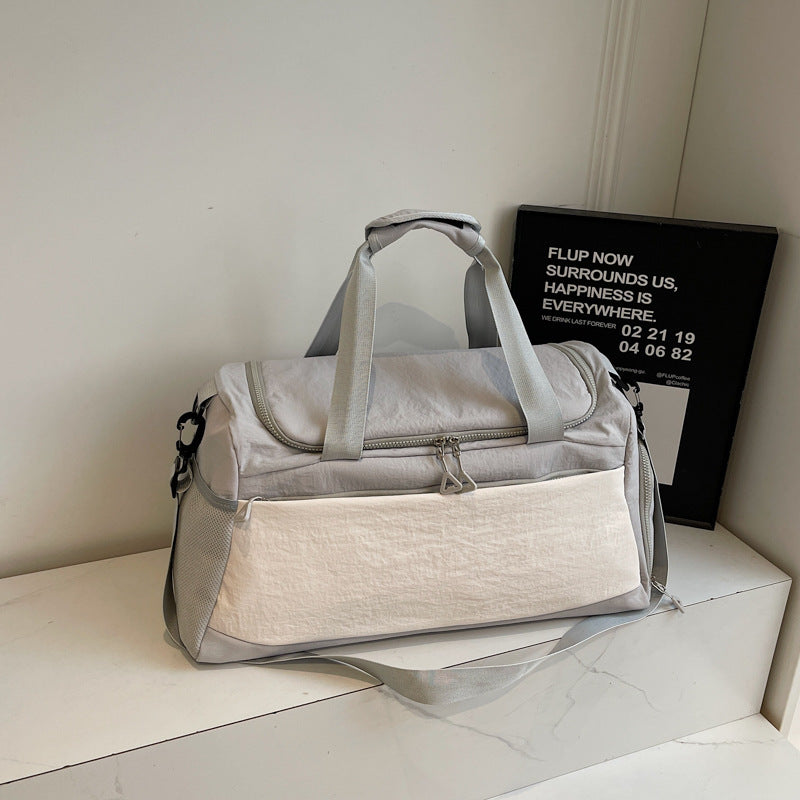 Sporty travel bag with sturdy carrying handles Kalsten