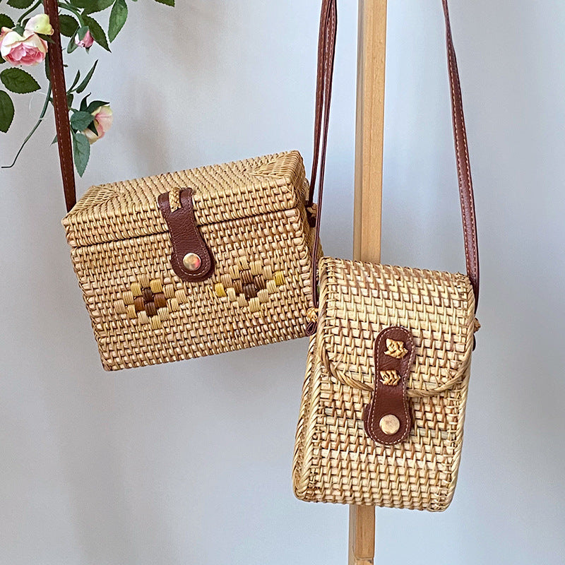 Handcrafted tote bag made of braided rattan Acalora