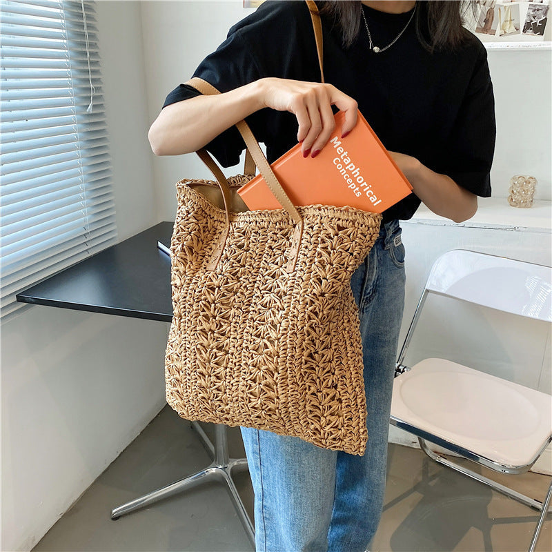 Bag made of woven natural material Kalsten