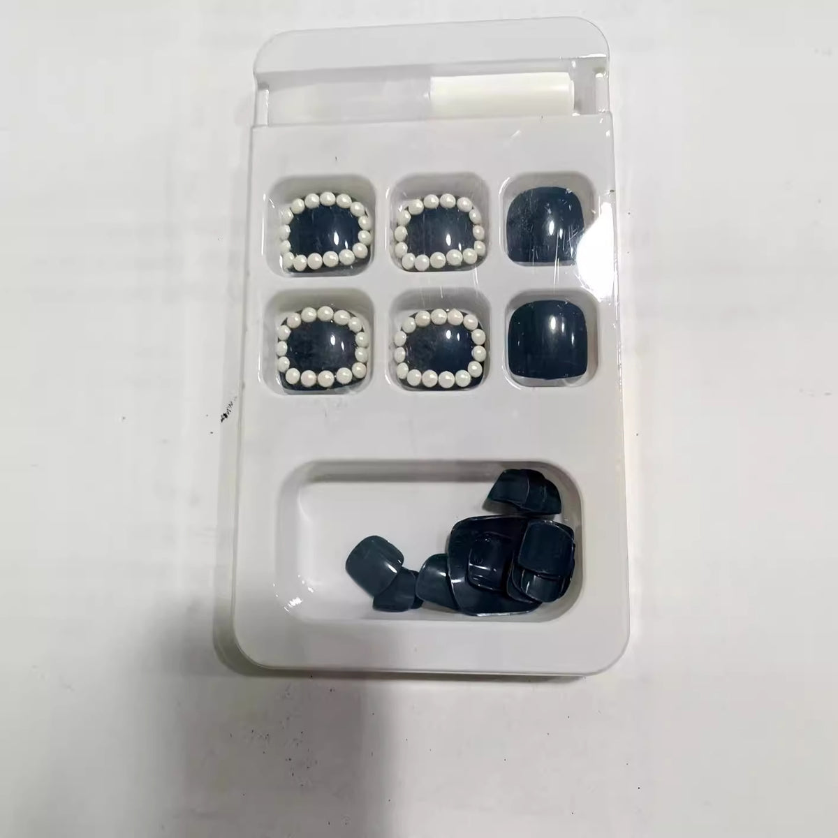 Decorative Press-On Nail Set with Pearl Accents Acalora