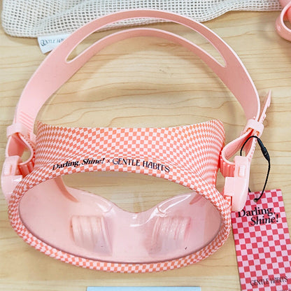 Diving mask with wide field of vision and adjustable headband Bowlift