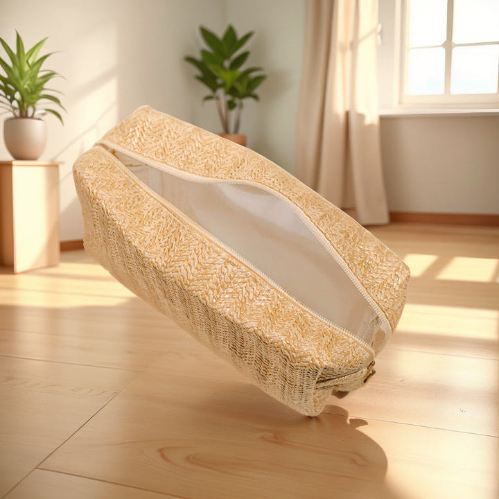 Cosmetic bag made of natural rafia material with elegant design Kalsten