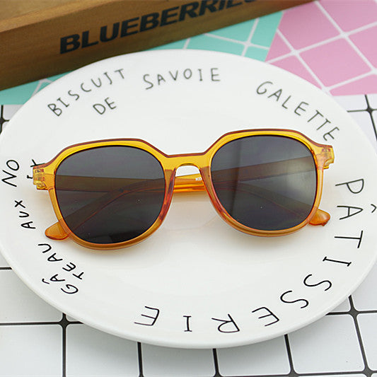 Ladies' fashionable sunglasses in elegant, octagonal design Kalsten