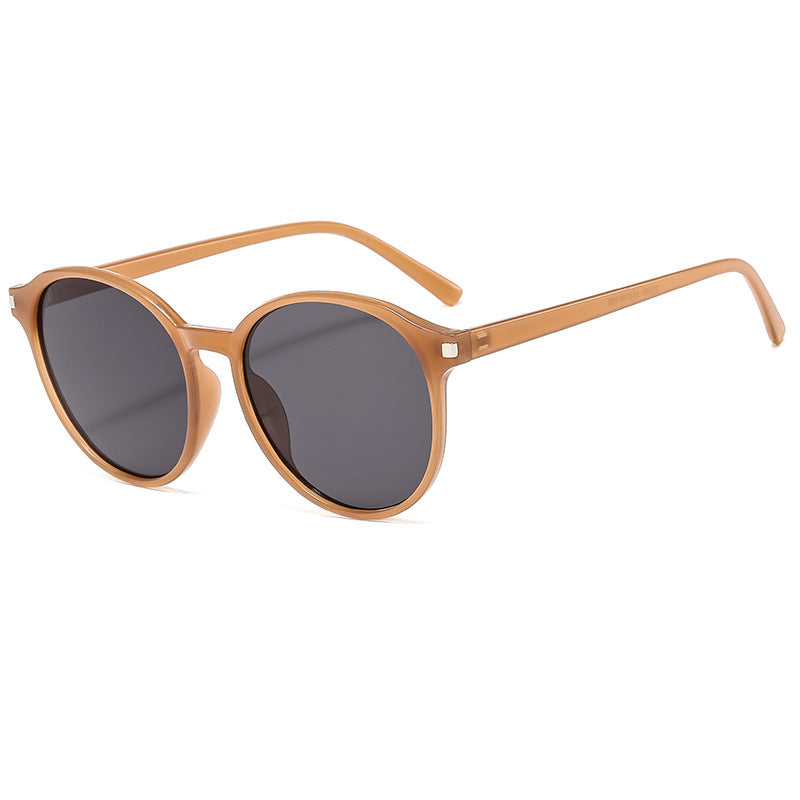Women's retro-inspired sunglasses with curved frames and UV protection Kalsten