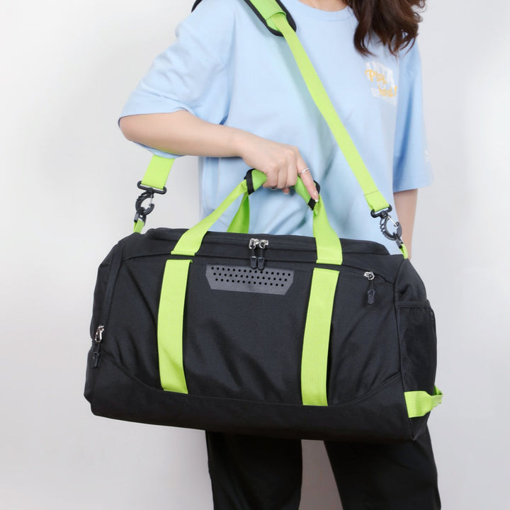 Sporty travel bag with insulating interior compartment Kalsten