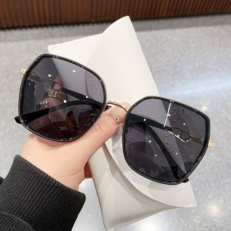 Women's stylish sunglasses in modern design Kalsten