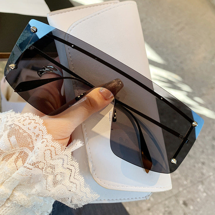 Women oversized sunglasses with modern frame and UV protection Kalsten