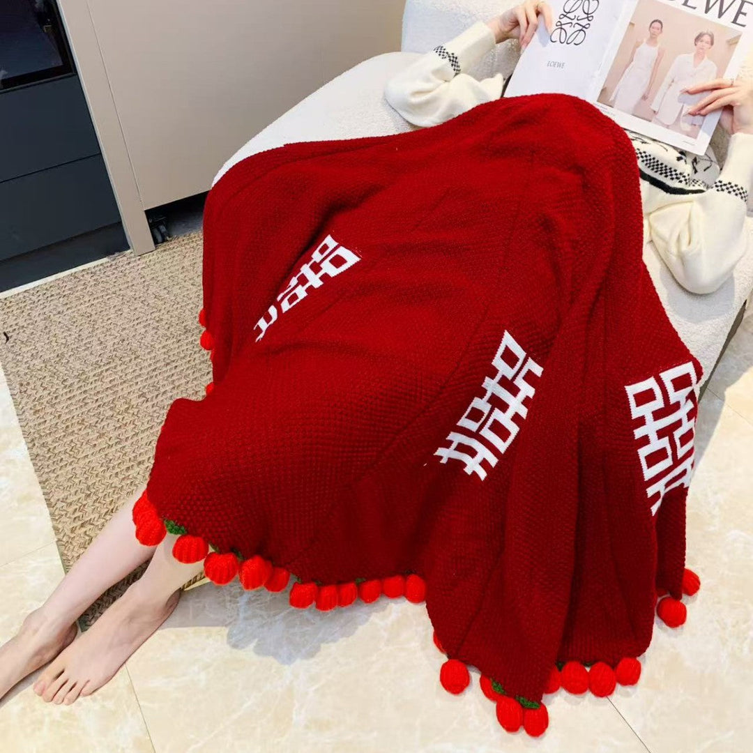 Snuggle blanket with decorative pompom fringes Kalsten