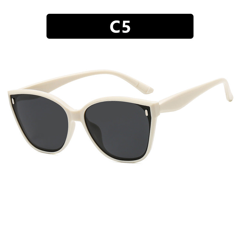 Women Cat-Eye Sunglasses with protective UV filter and stylish Frame Kalsten