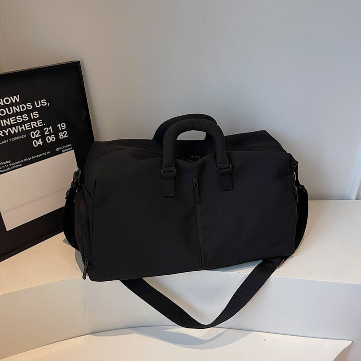 Modern travel bag with versatile carrying options Kalsten
