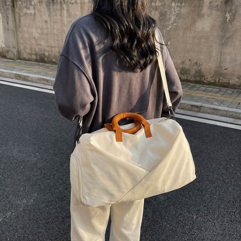 Stylish travel bag with ergonomic design Kalsten