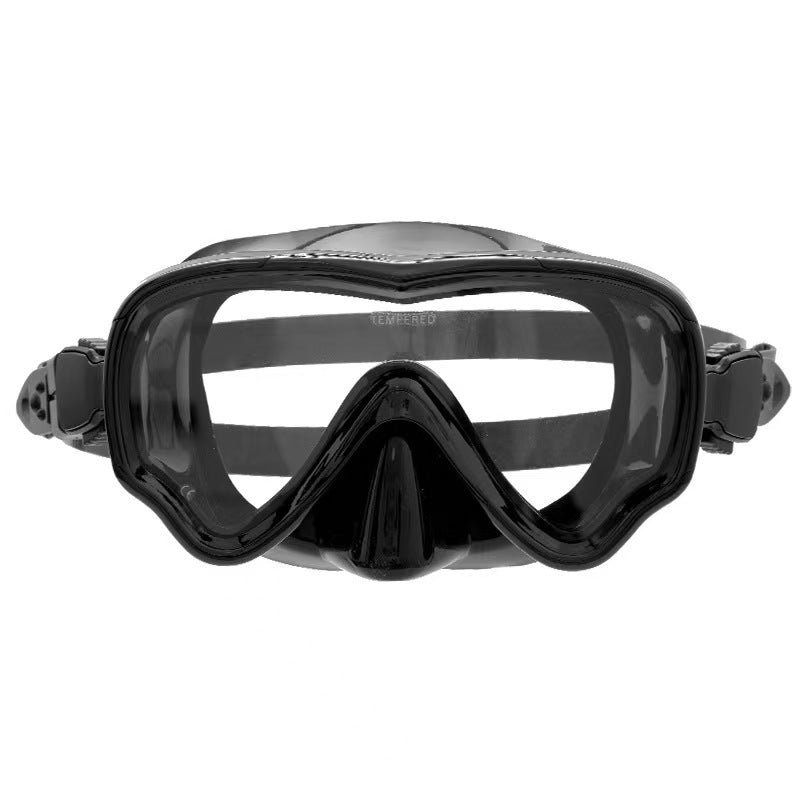Diving mask with curved field of view and flexible silicone frame Kalsten