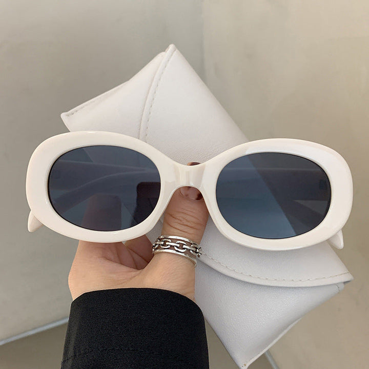 Ladies fashionable sunglasses in elegant oval design with sturdy frame Kalsten