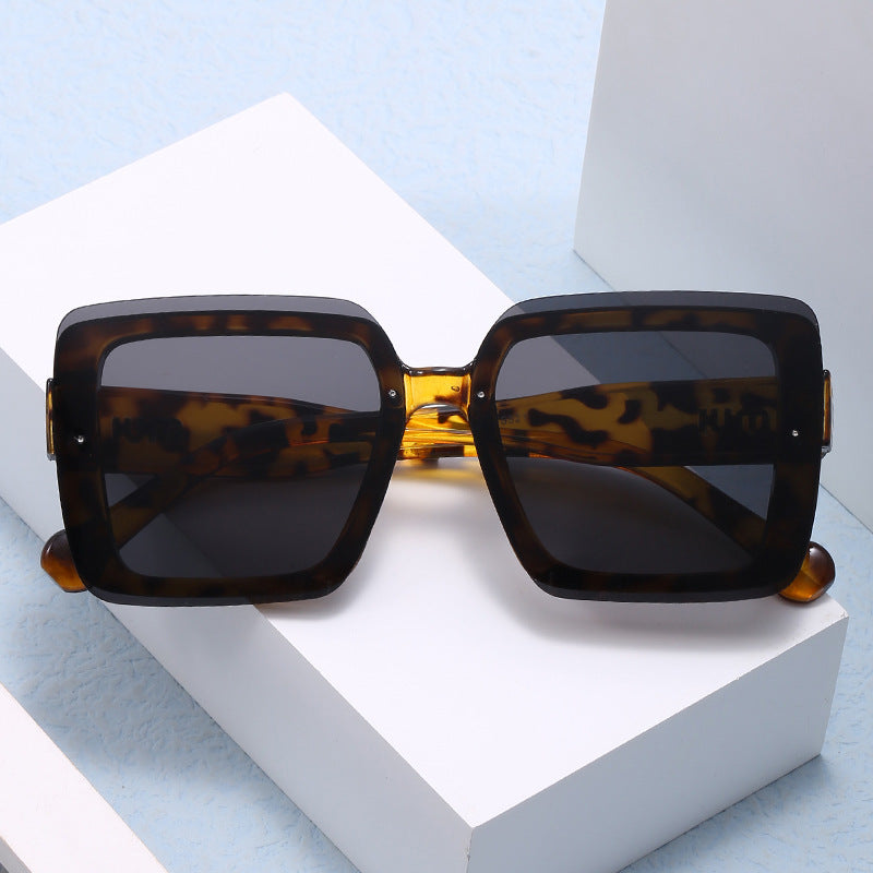 Women's oversized sunglasses in urban design Kalsten