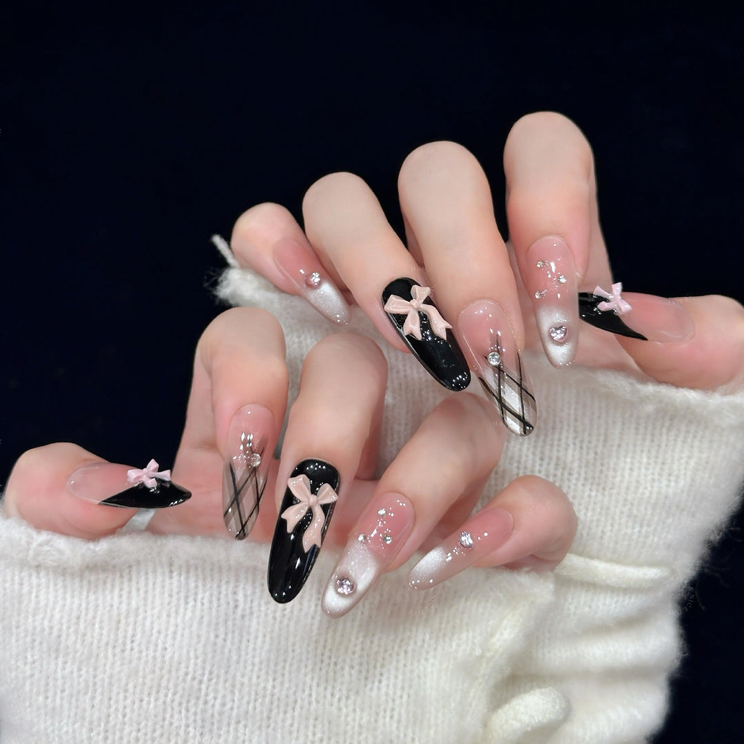 Artificial nail tips with elegant bows and glitter details Kalsten