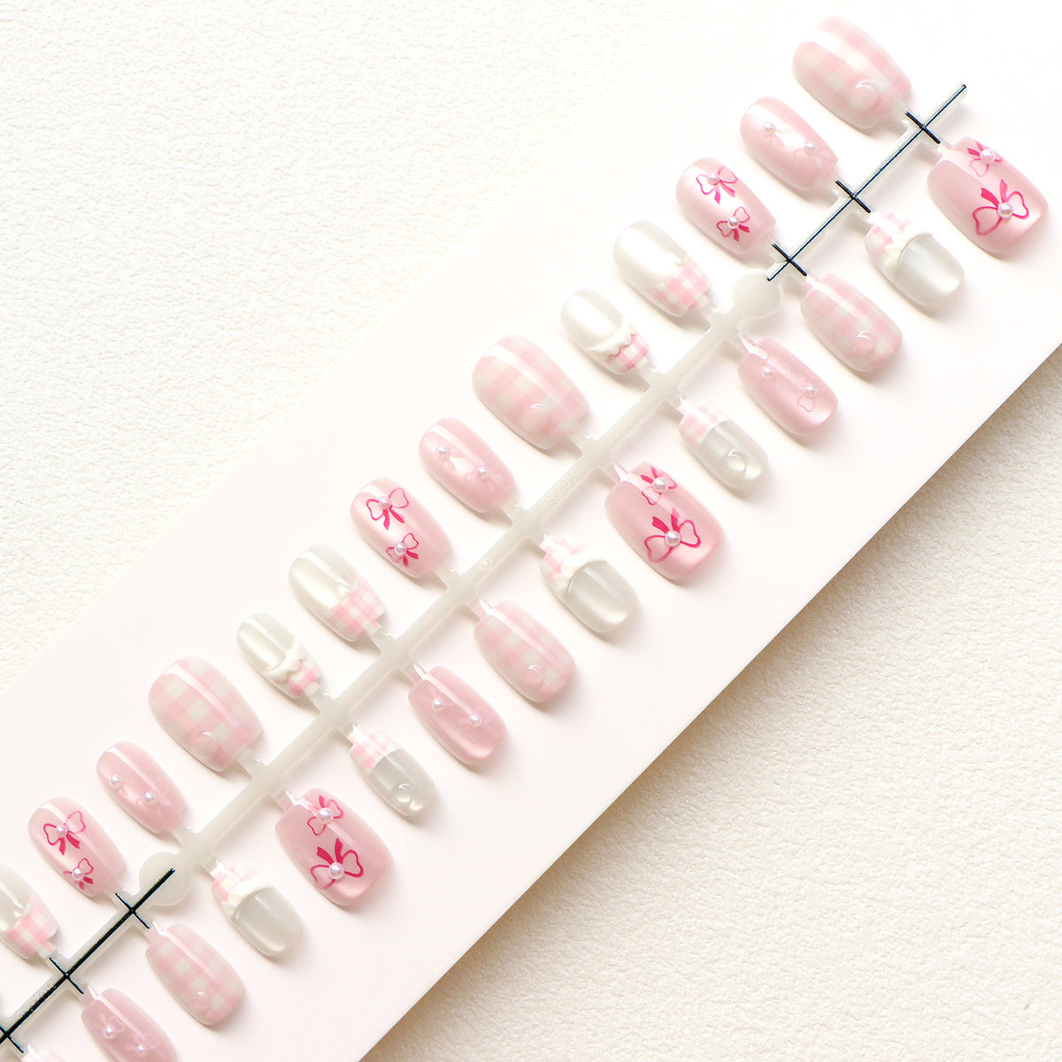 Charming Nail Art Press-On Set Acalora