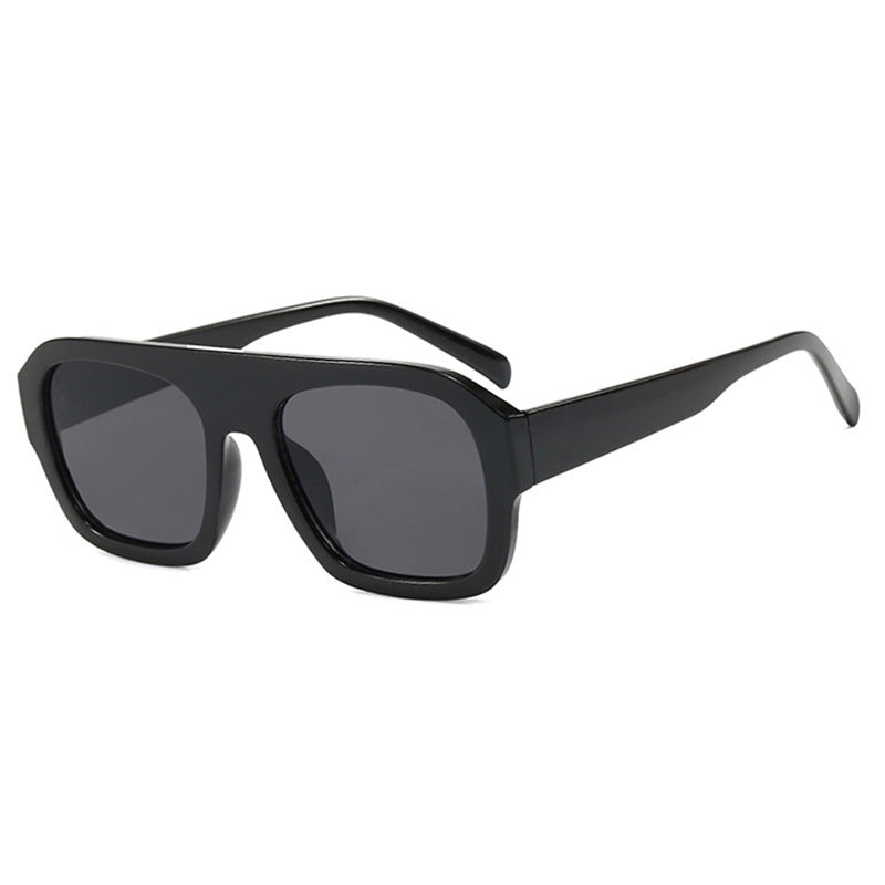 Women's fashionable sunglasses with a sturdy frame and wide lenses Kalsten