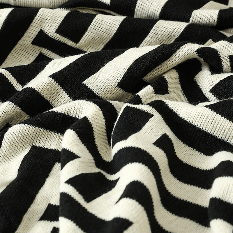 Women's decorative comfort blanket in modern geometric design Kalsten