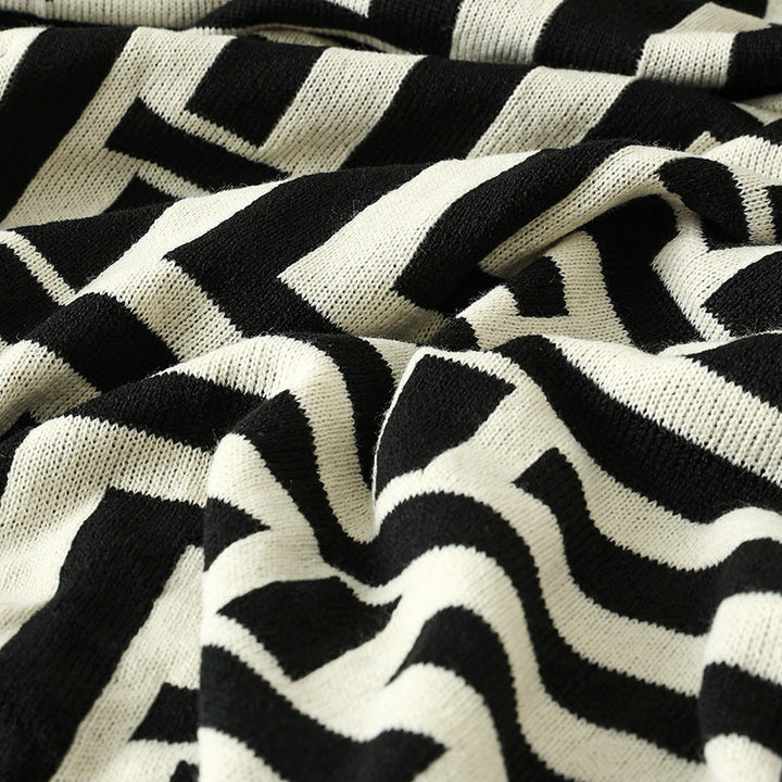 Women's decorative comfort blanket in modern geometric design Kalsten