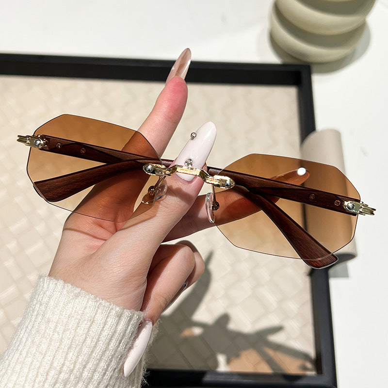 Women's futuristic sunglasses with geometric frame and wood details Kalsten